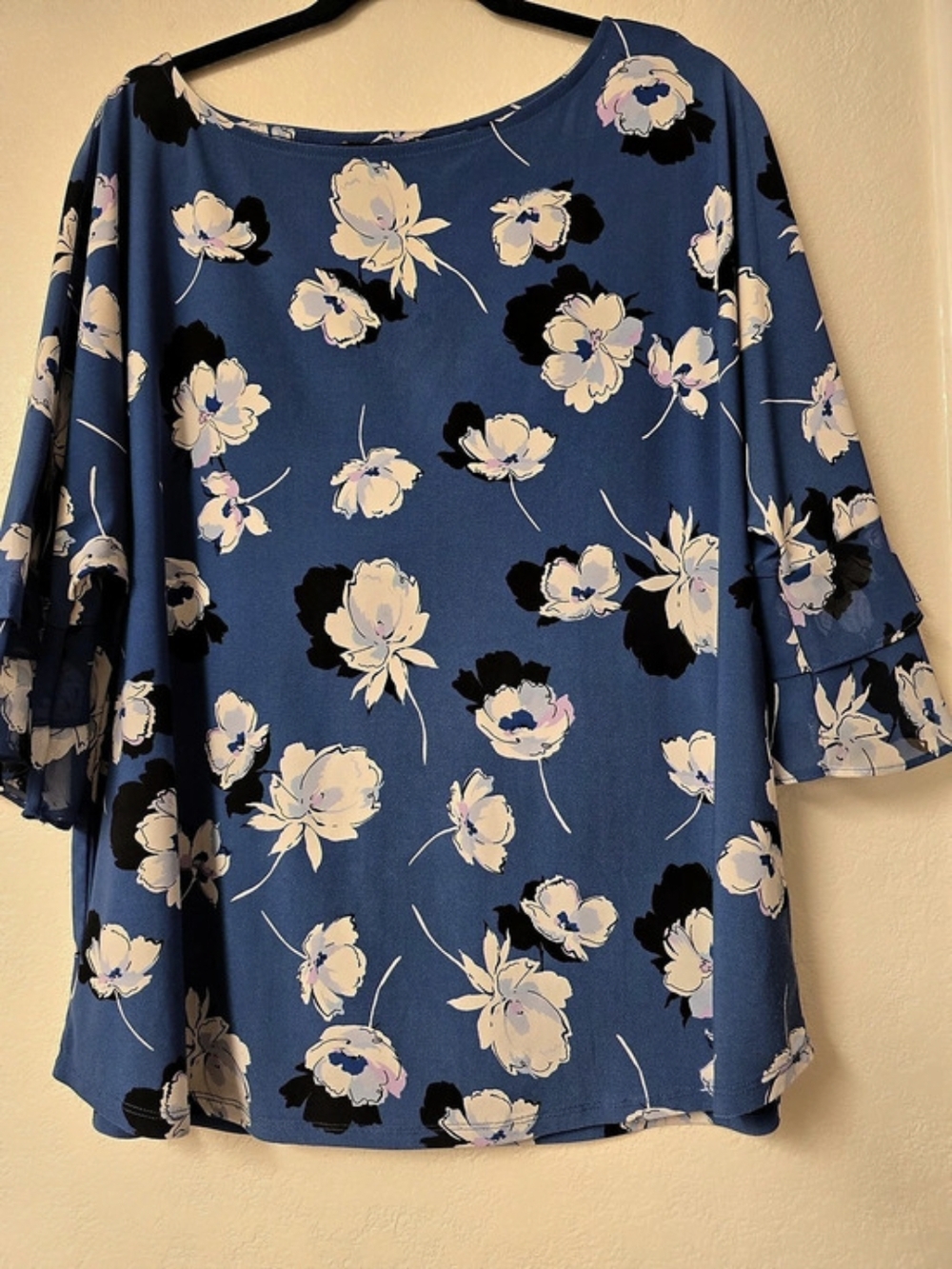 Roz & Ali Floral Ruffle Sleeve Blouse in Blue Size 2X Like New